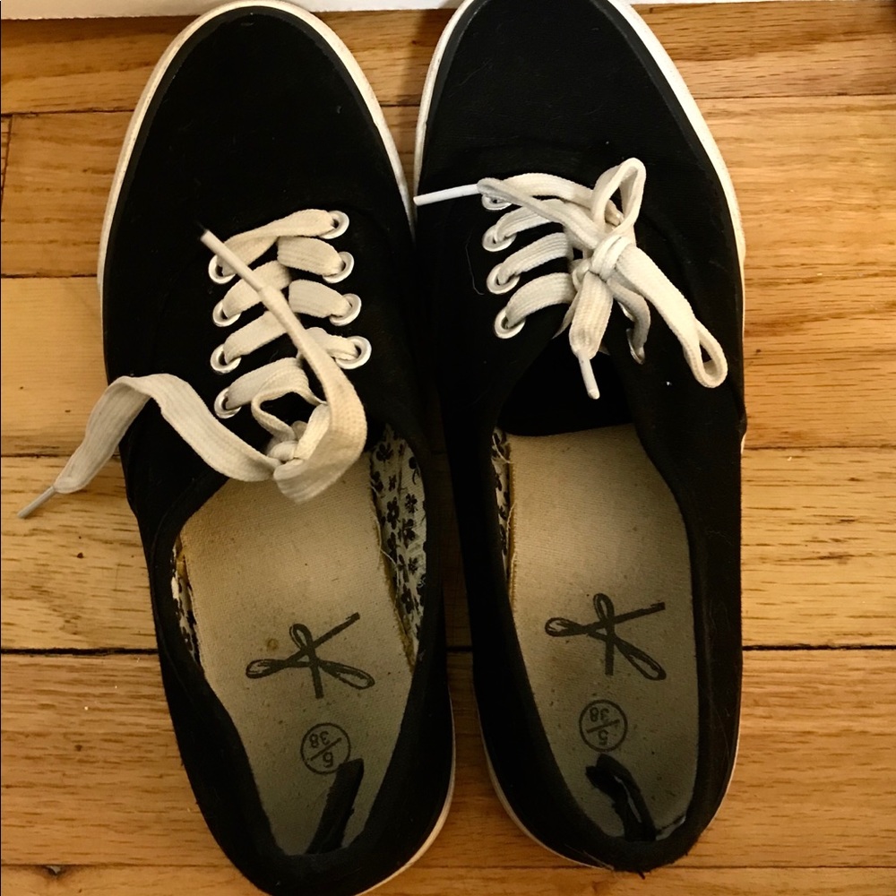 Black size 7 sneakers